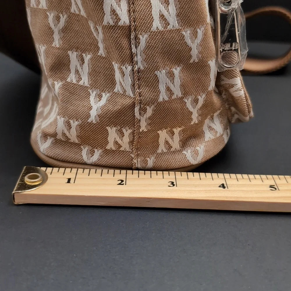 NWT,MLB New York Yankees Tan Jacquard Drawstring Monogramed Crossbody  Bag. - Picture 11 of 12